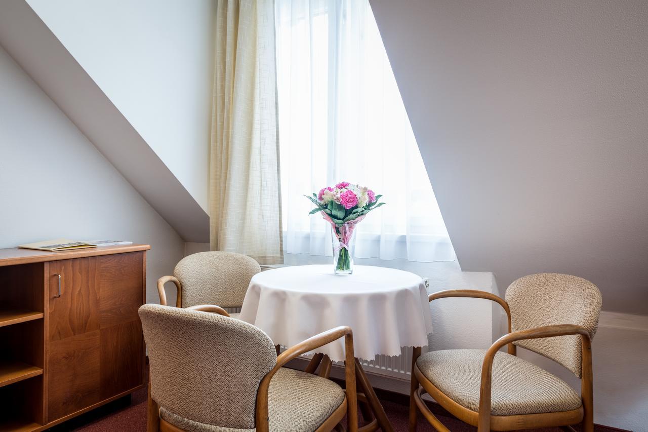 Hotel Skanzen Depandance 韦莱赫拉德 外观 照片